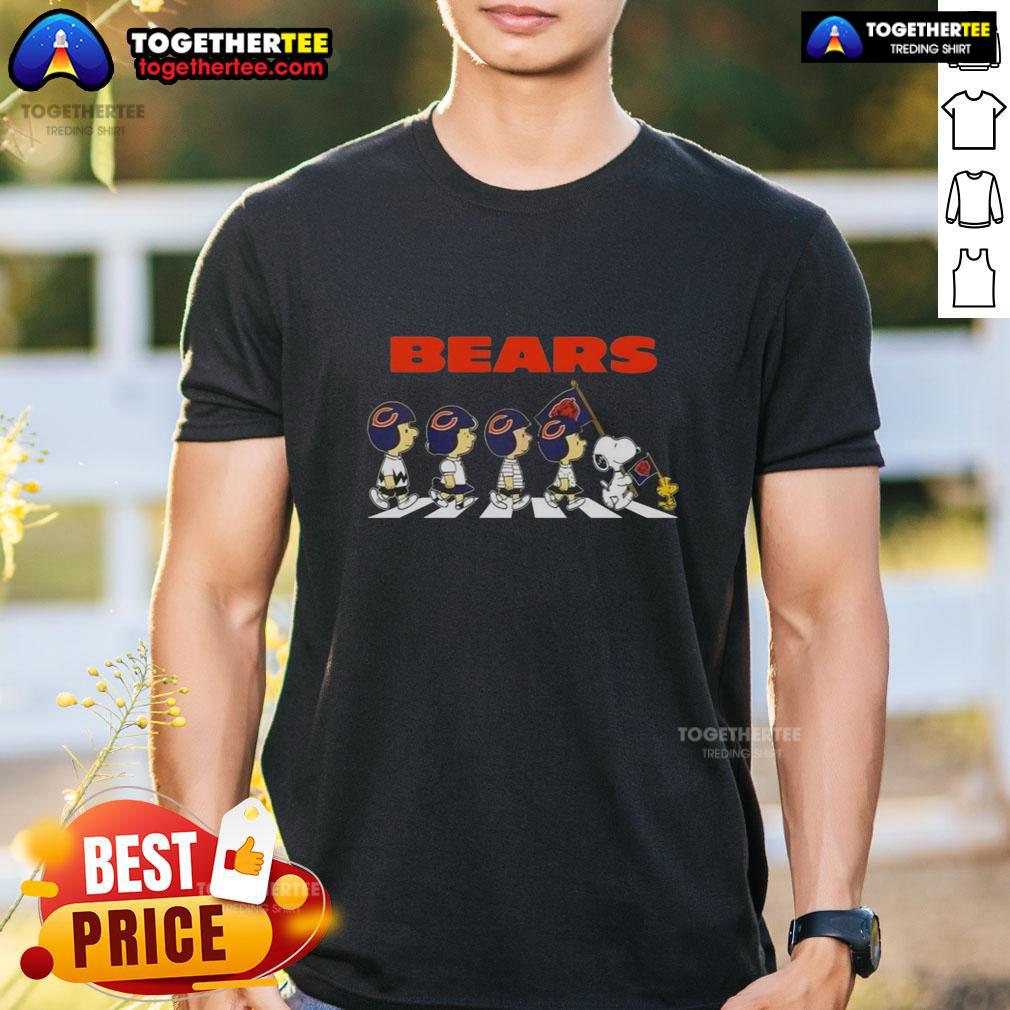 Nice Chicago Bears X Peanuts Snoopy And Friends Abbey Road T-Shirt