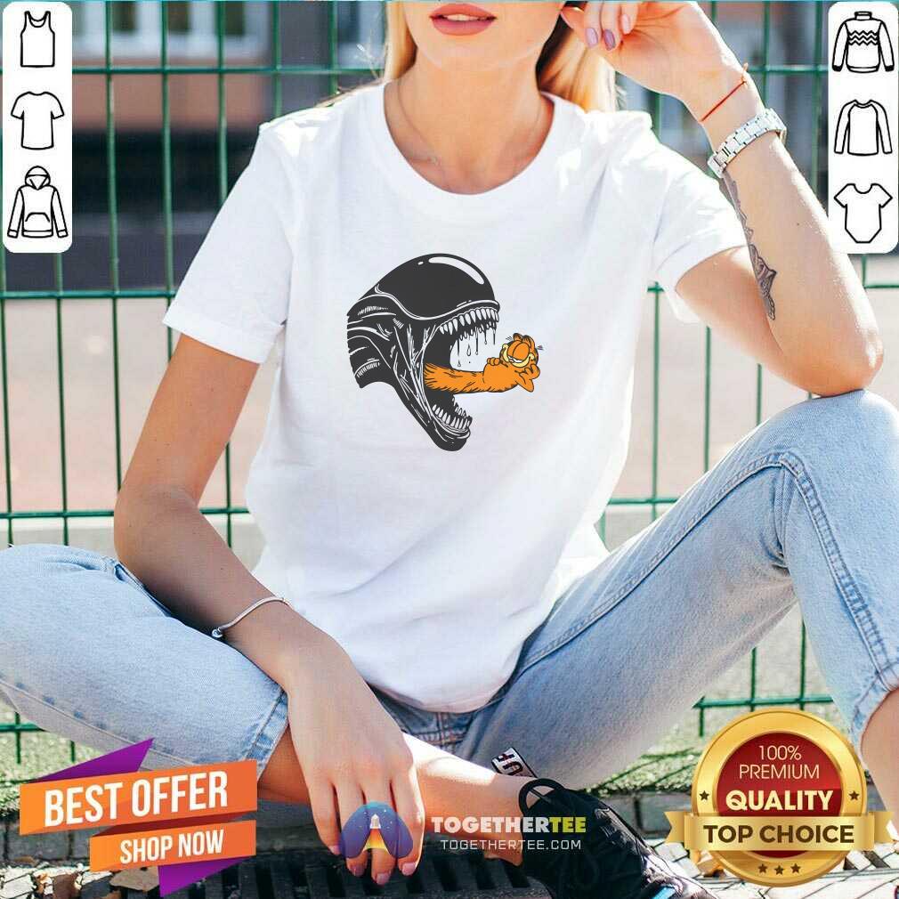Pretty Alien Garfield Cartoon T-Shirt - Image 2