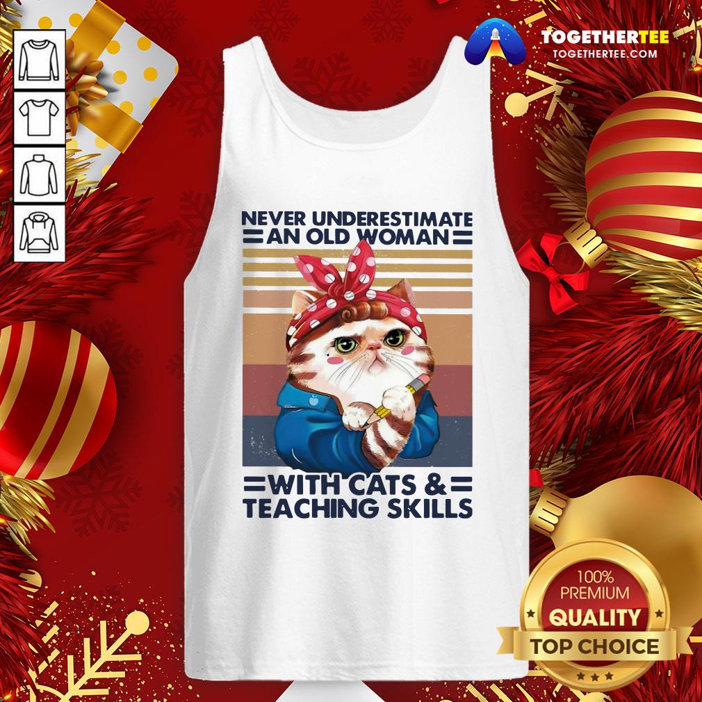 Cute Never Underestimate An Old Woman With And Cats Teaching Skills Vintage Shirt - Image 3