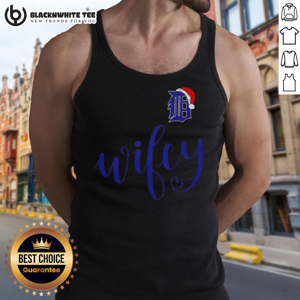 Good Wifey Detroit Tigers Santa Hat Merry Christmas T-Shirt - Image 4