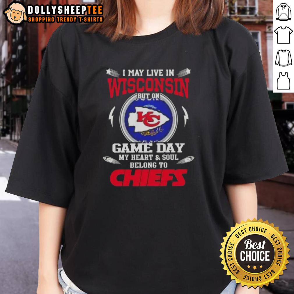 Awesome I May Live In Wisconsin But On Game Day My Heart And Soul Belongs To Kansas City Chiefs T-Shirt - Image 2