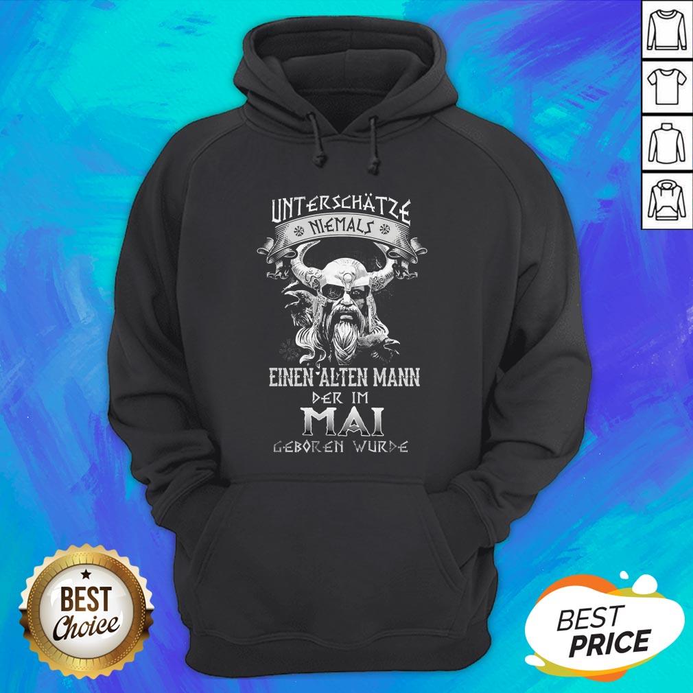 Unterschätze Niemals Einen Alten Mann Der Im Mai Geboren Wurde Shirt - Image 3