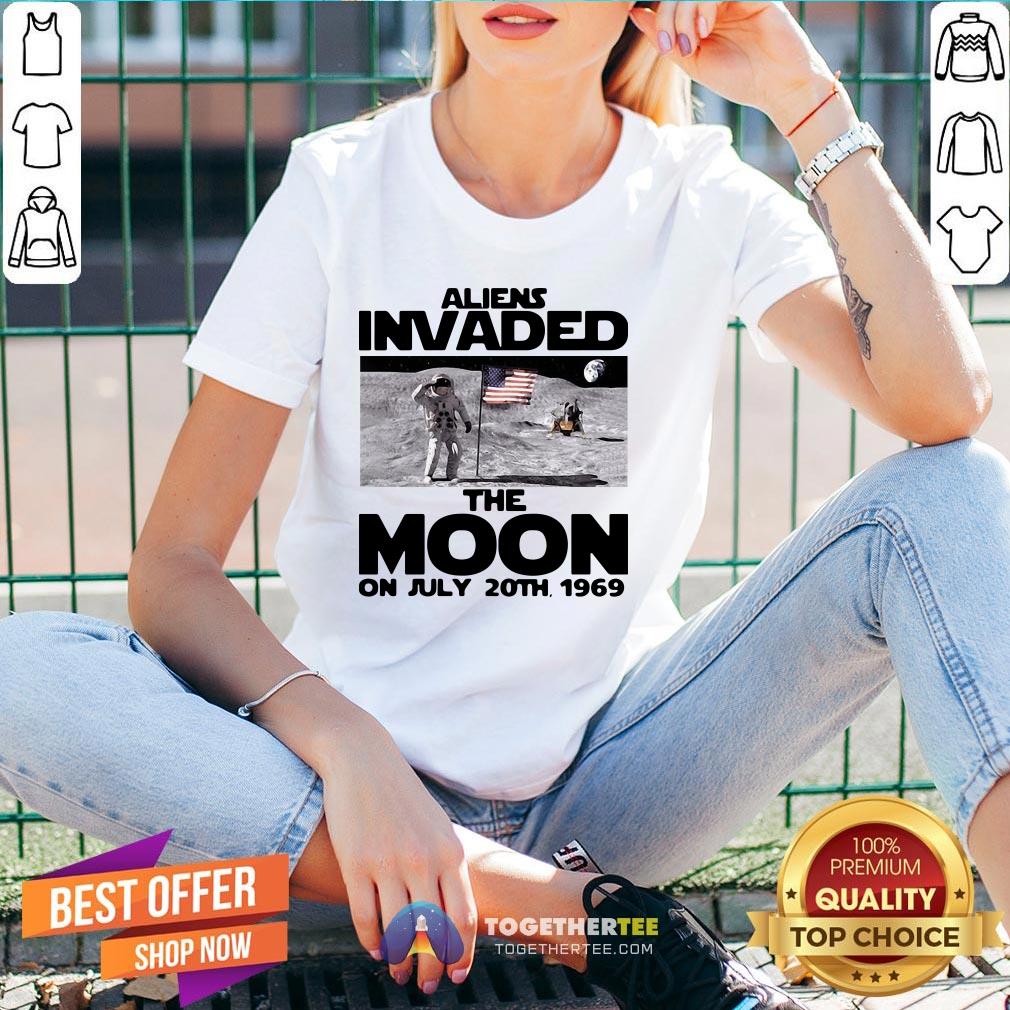 Funny Aliens Invaded The Moon On July 20th 1969 Shirt - Image 2