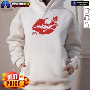 Alternative view of Premium P&Y Kiss Skull Heart T-Shirt