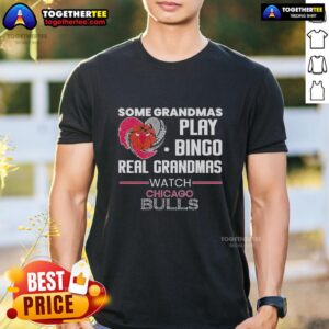 Awesome Some Grandmas Play Bingo Real Grandmas Watch Chicago Bulls T-Shirt