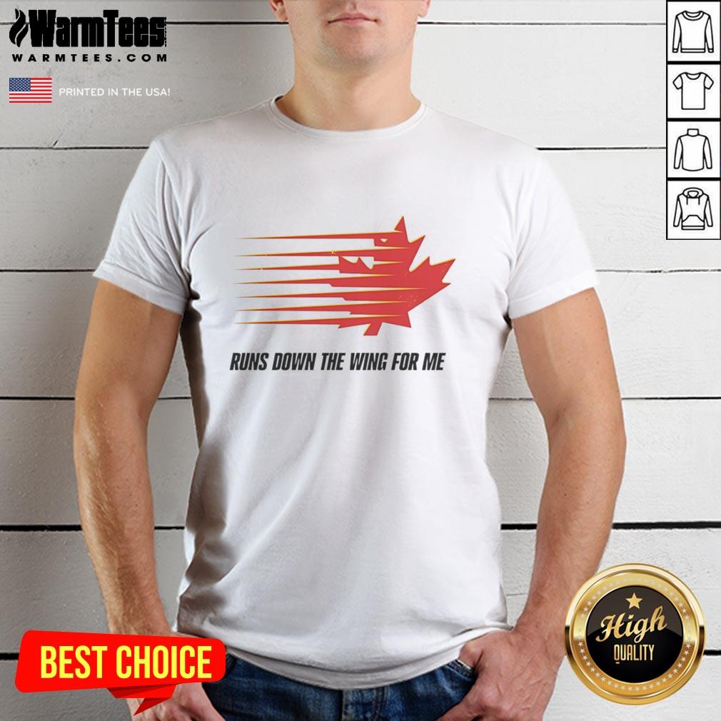 Awesome Onel Hernández Of Norwich City Fc Runs Down The Wing For Me T-Shirt