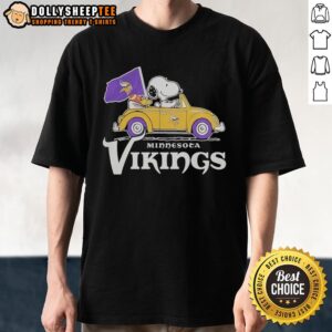 Nice Snoopy And Woodstock Riding Minnesota Vikings Football Car Logo T-Shirt