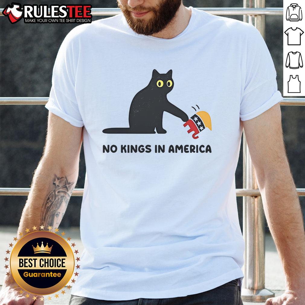 Cute Black Cat Vs Elephant Republican No Kings In America T-Shirt
