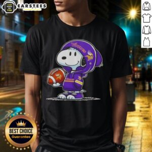 Cute Peanuts Snoopy Wearing Hoodie Minnesota Vikings And Smilling At Fans T-Shirt