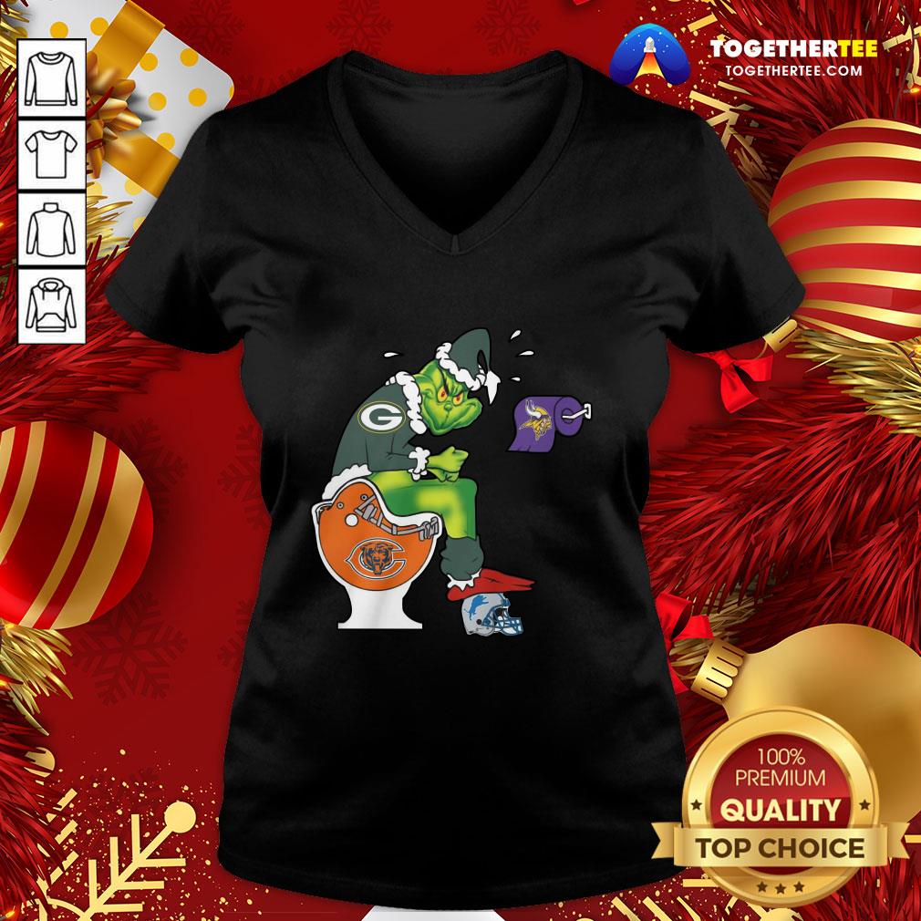 Nice The Grinch Green Bay Packers Shit On Toilet Chicago Bears And Other Teams Christmas Shirt - Image 2