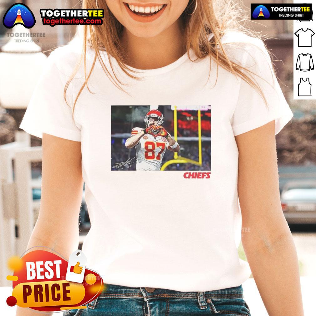 Awesome Travis Kelce Kansas City Chiefs Football Heart Signature T-Shirt - Image 3