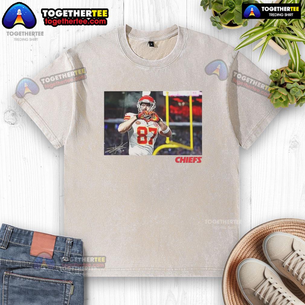 Awesome Travis Kelce Kansas City Chiefs Football Heart Signature T-Shirt - Image 6