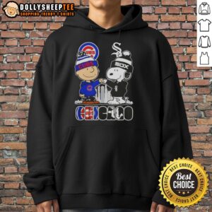 Alternative view of Top Snoopy And Charlie Brown Chicago City Sports Cubs X White Sox Skyline T-Shirt