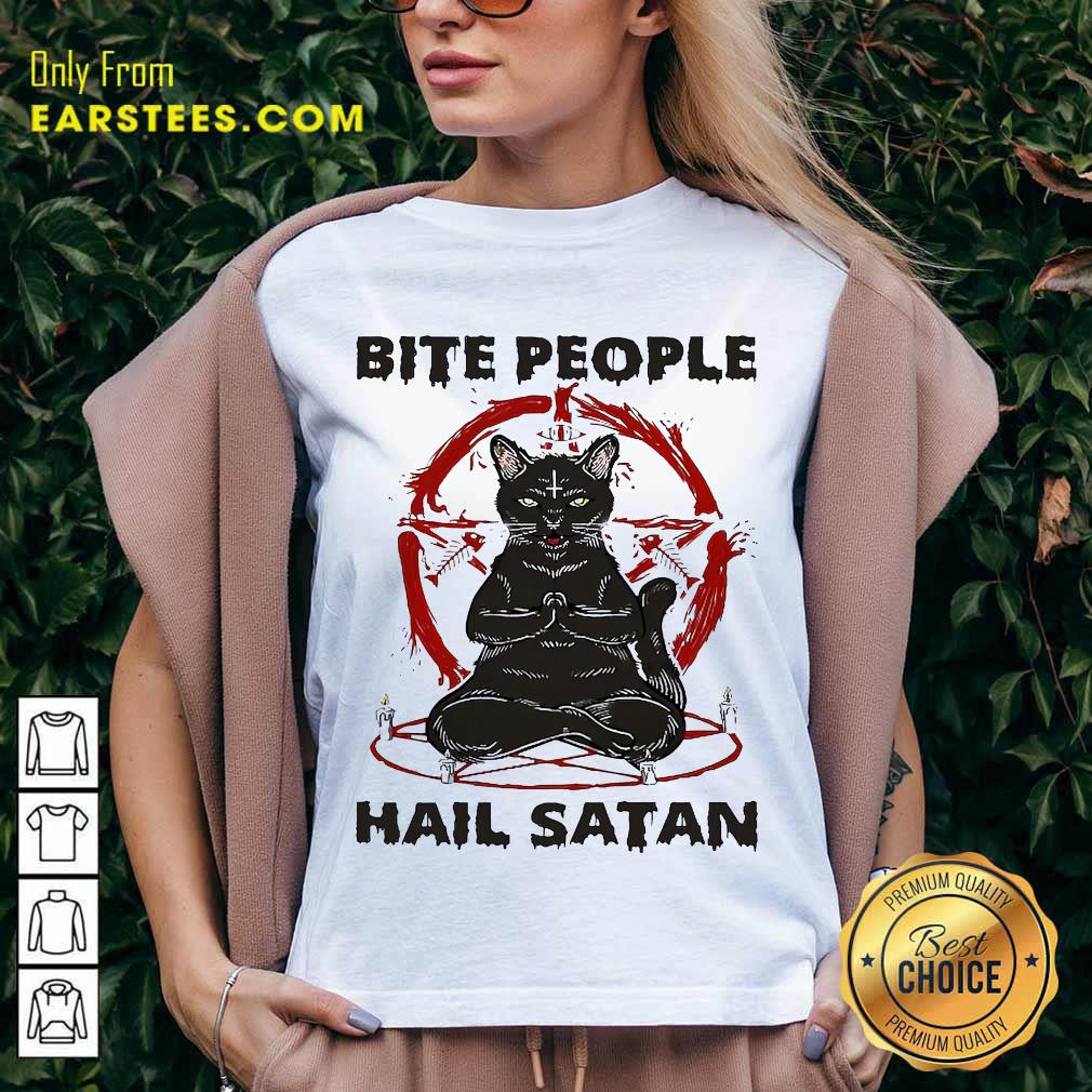 Awesome Black Cat Bite People Hail Satan Shirt - Image 3