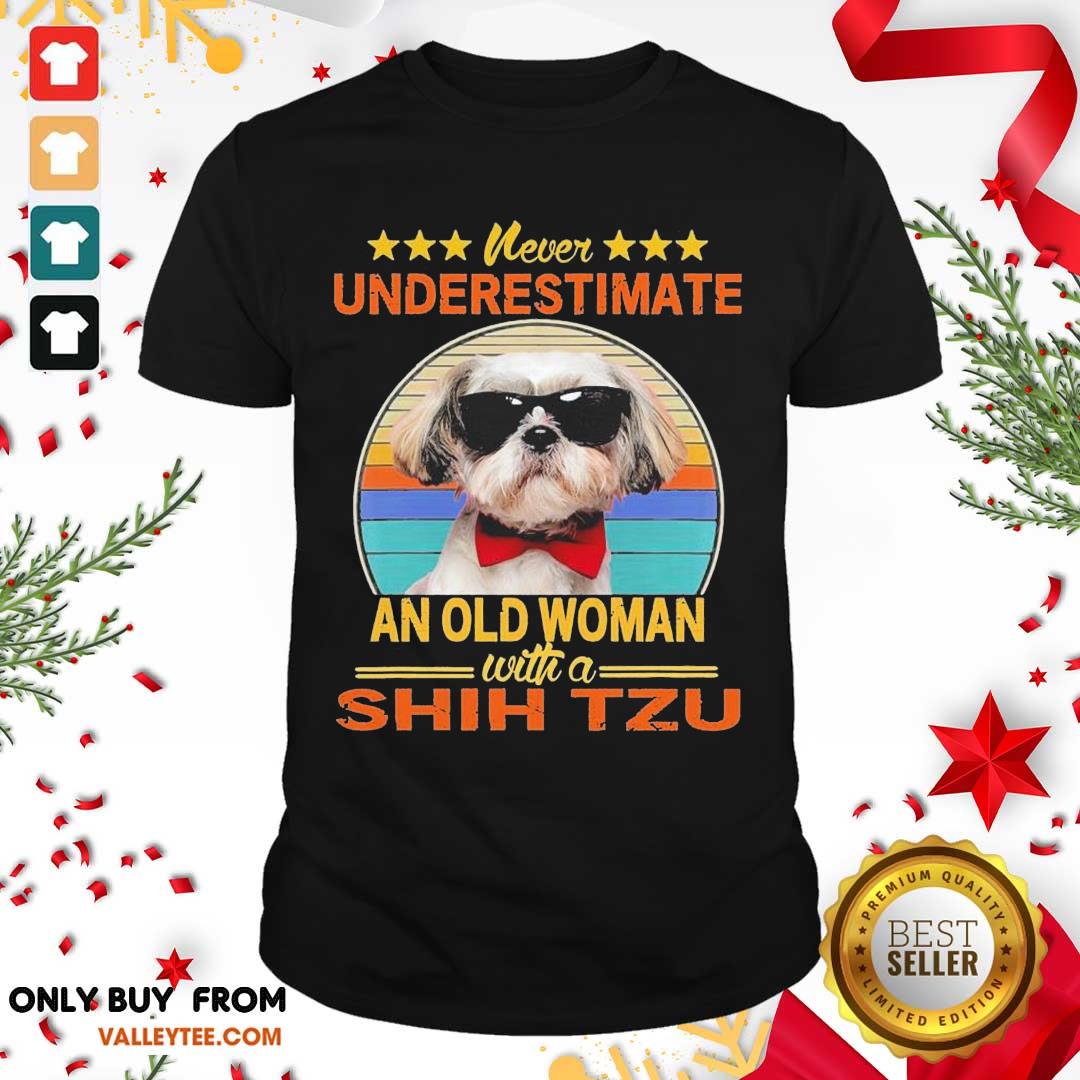Lovely Never Underestimate An Old Woman With A Shih Tzu Vintage Shirt