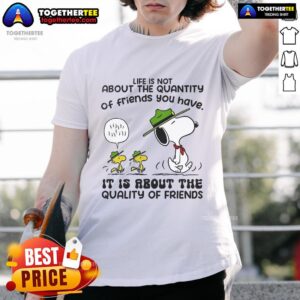Happy Snoopy Life Is Not About The Quantity Of Friends You Have It Is Rbout The Quality Of Friends T-Shirt