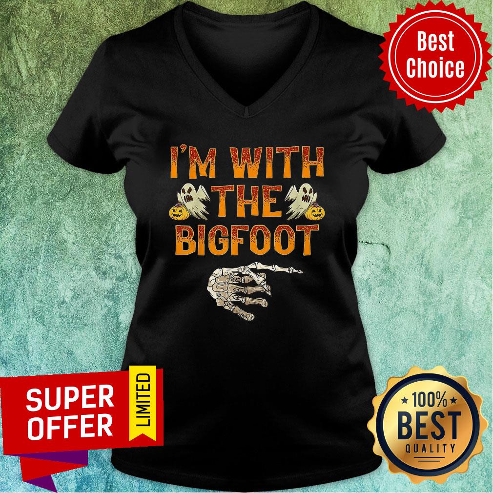 I’m With The Bigfoot Halloween Shirt - Image 3