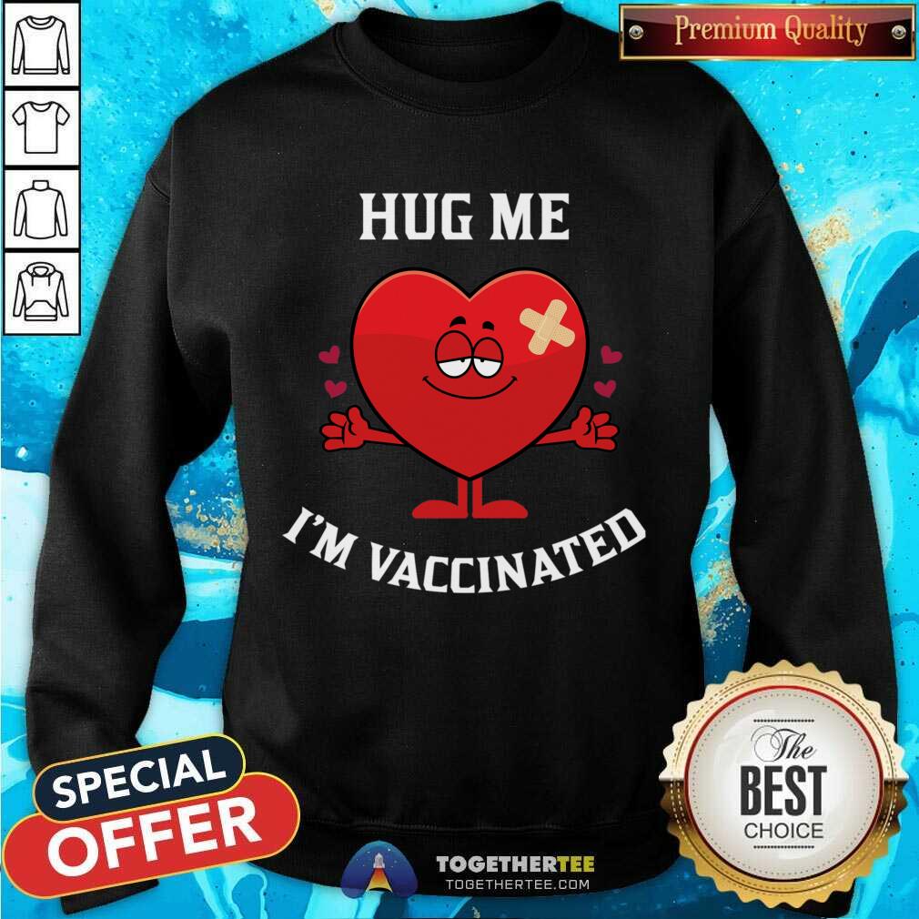 Good Hug Me I'M Vaccinated Shirt - Image 4