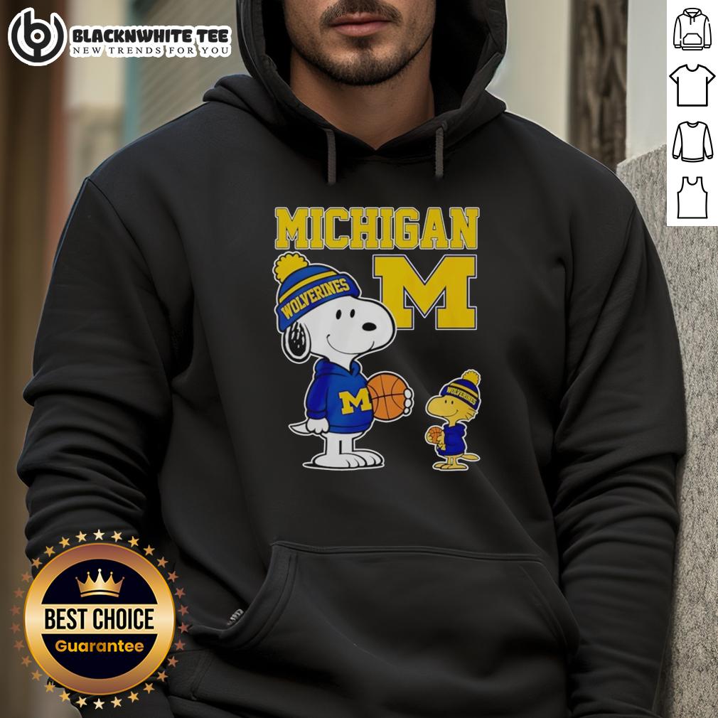 Top Snoopy And Woodstock Wearing Michigan Wolverines Jersey T-Shirt - Image 2
