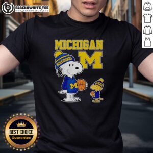 Top Snoopy And Woodstock Wearing Michigan Wolverines Jersey T-Shirt