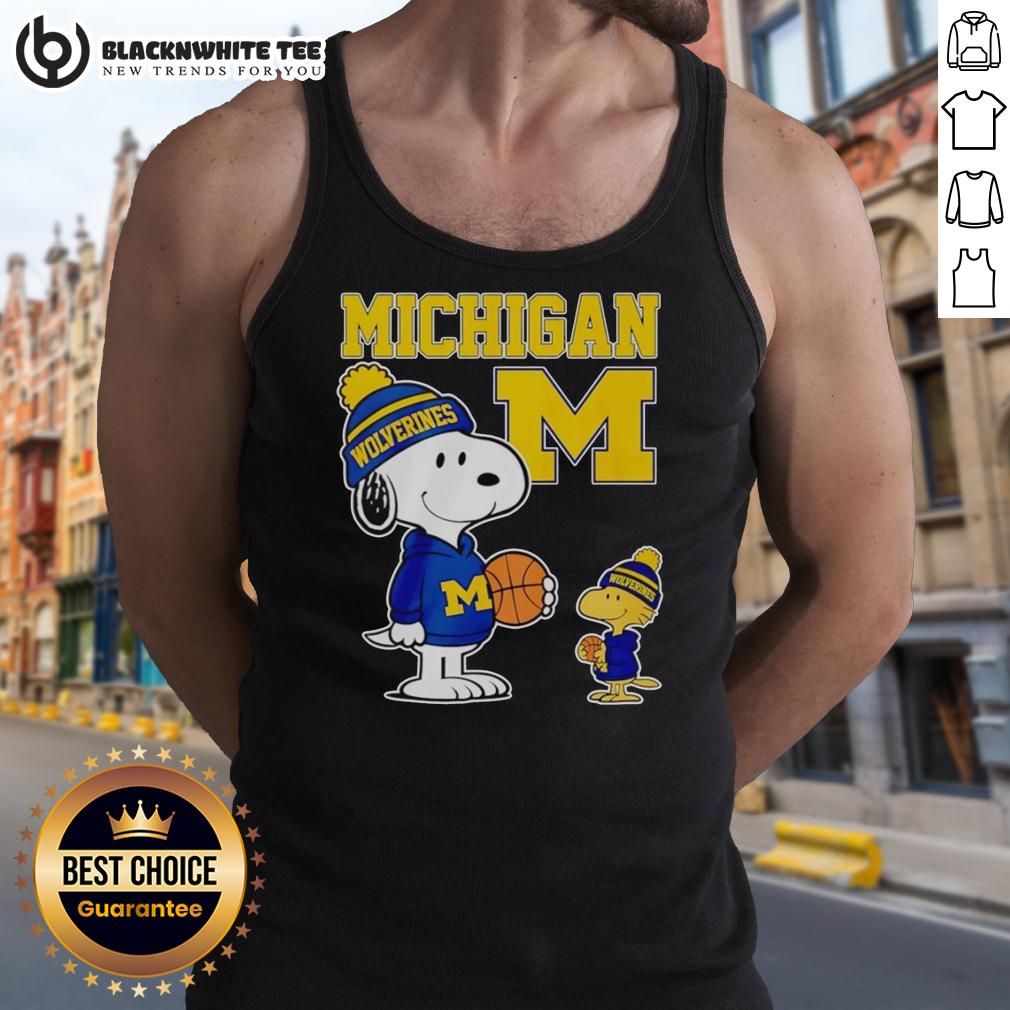 Top Snoopy And Woodstock Wearing Michigan Wolverines Jersey T-Shirt - Image 4