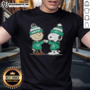 Nice Peanuts Charlie Brown Fist Bump Snoopy X New York Jets Football T-Shirt