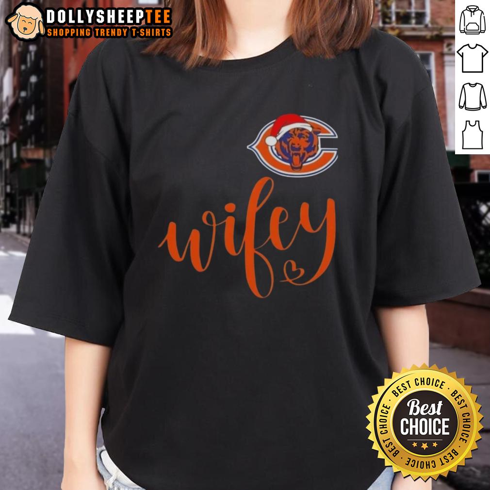 Hot Wifey Chicago Bears Santa Hat Merry Christmas T-Shirt - Image 3