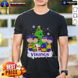 Pretty Snoopy The Peanuts Minnesota Vikings Christmas Tree T-Shirt