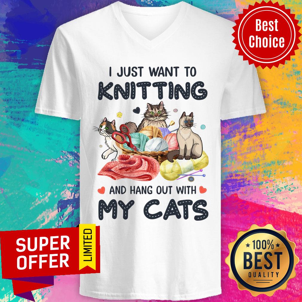 I Just Want To Knitting And Hang Out With My Cats Shirt - Image 3