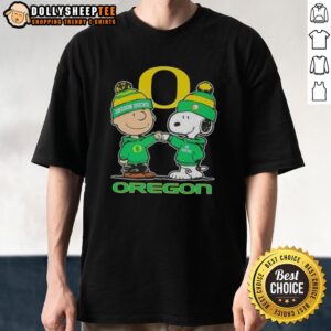 Cute Snoopy And Charlie Brown Oregon Ducks Football Skyline T-Shirt