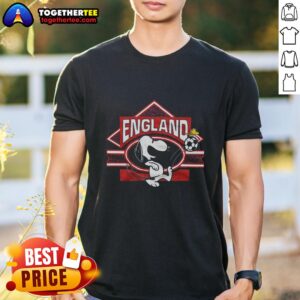 Top Peanuts Snoopy X England Soccer T-Shirt