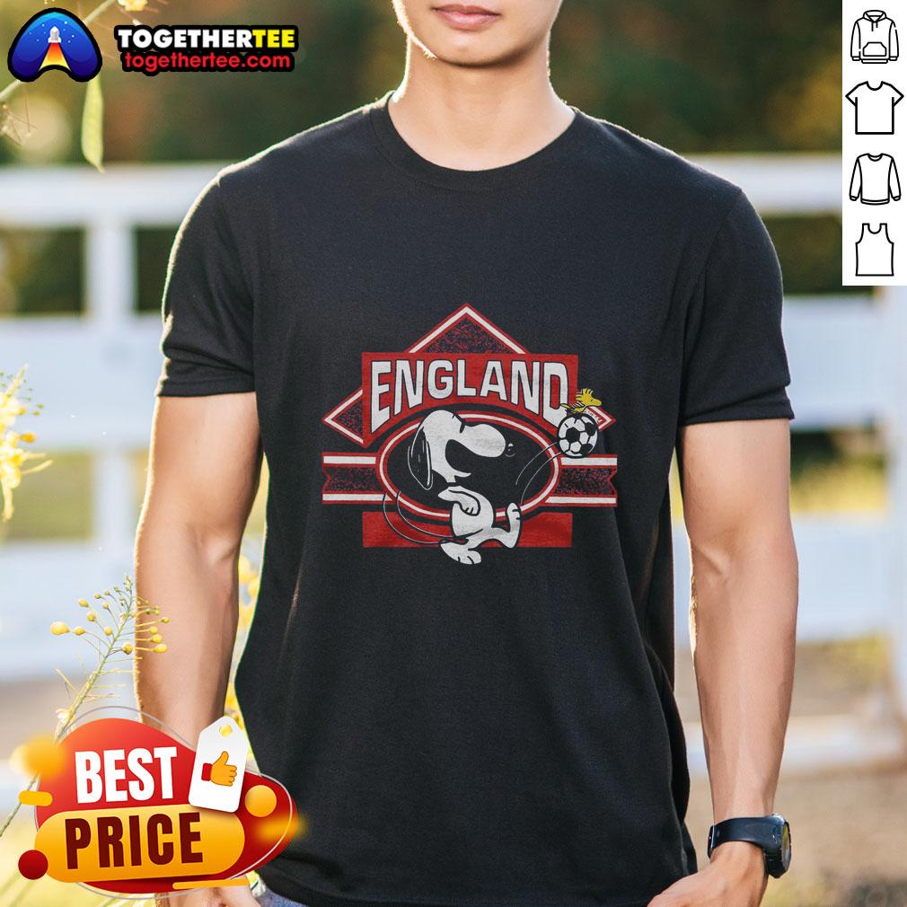 Top Peanuts Snoopy X England Soccer T-Shirt