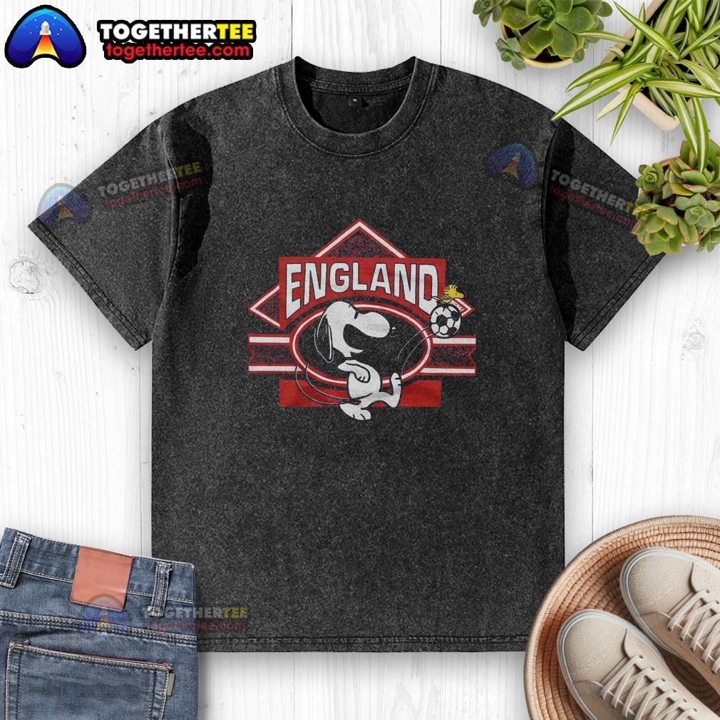 Top Peanuts Snoopy X England Soccer T-Shirt - Image 6