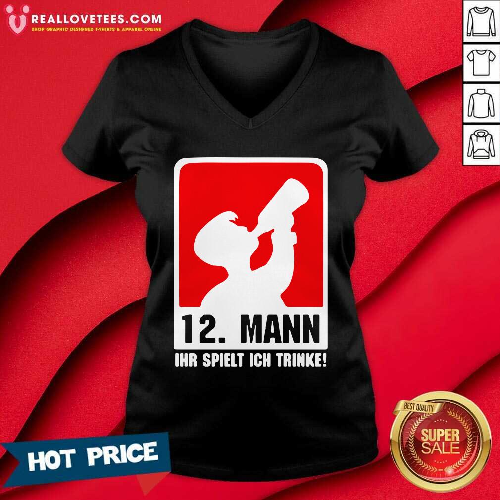 Hot 12 Mann Ihr Spielt Ich Trinke Shirt - Image 5