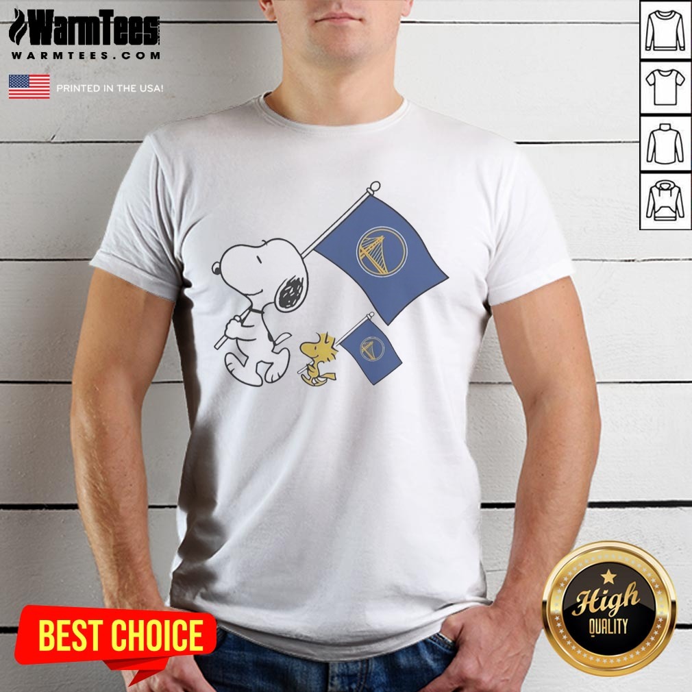 Nice Snoopy And Woodstock Holding Golden State Warriors Flags To Cheer Shirt