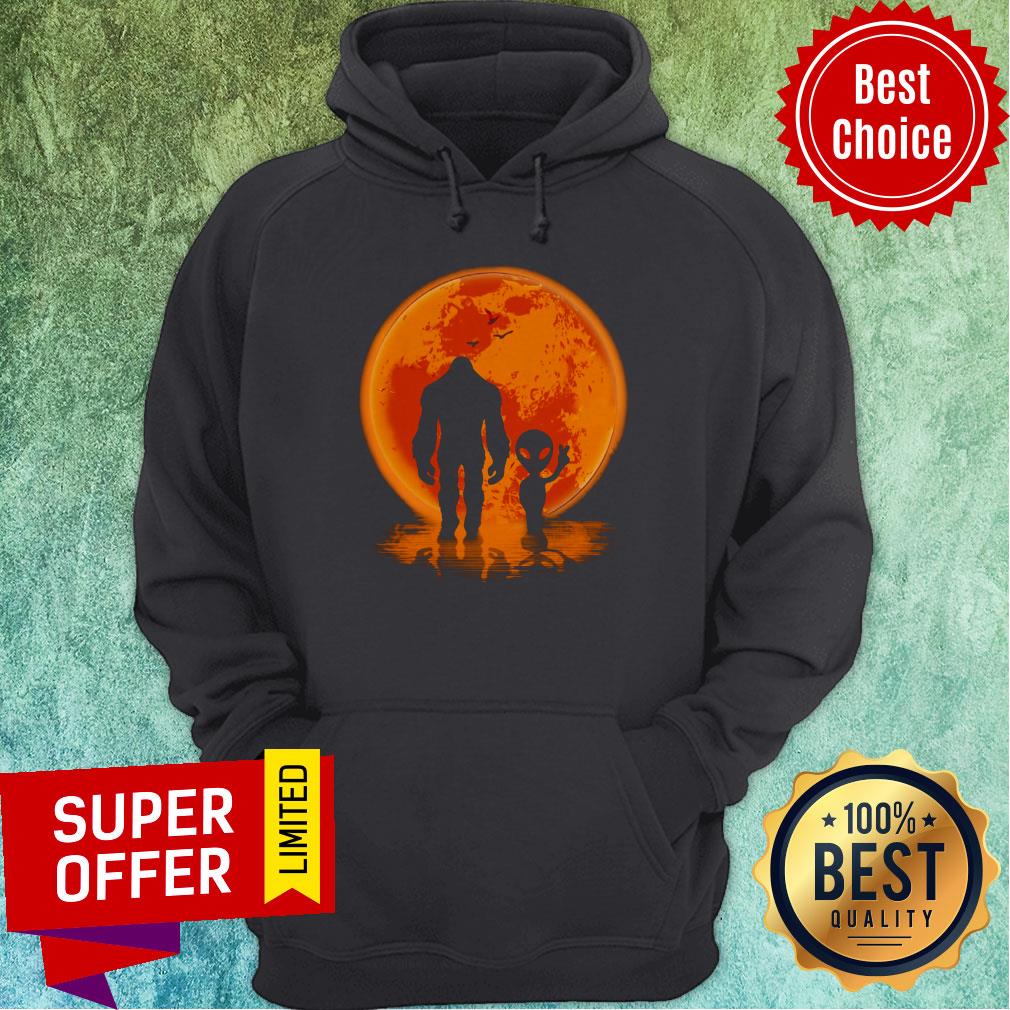 Awesome Bigfoot UFO Shirt - Image 3
