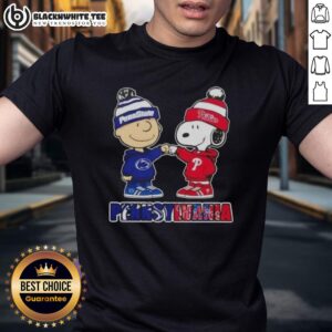 Cute Charlie Brown Fist Bump Snoopy Pennsylvania City Nittany Lions X Philadelphia Phillies T-Shirt