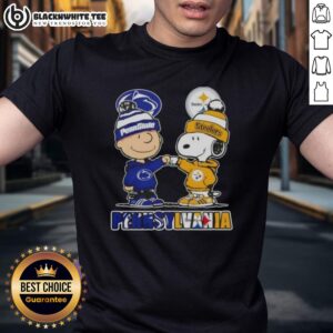 Cute Charlie Brown Fist Bump Snoopy Pennsylvania City Nittany Lions X Pittsburgh Steelers Skyline T-Shirt