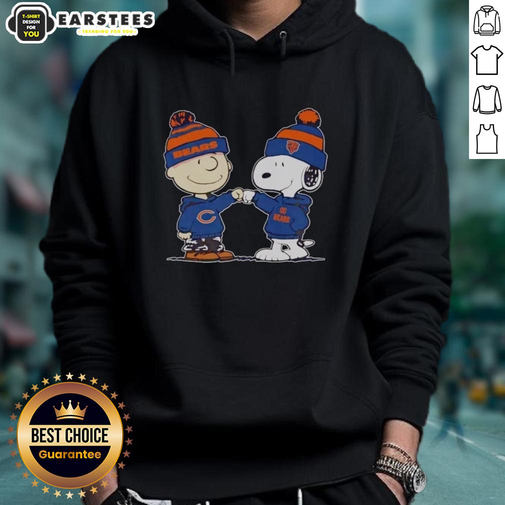 Cute Chicago Bears Snoopy And Charlie Brown Best Friends T-Shirt - Image 2