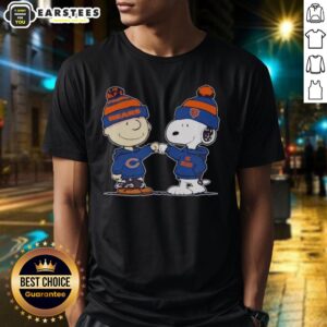 Cute Chicago Bears Snoopy And Charlie Brown Best Friends T-Shirt