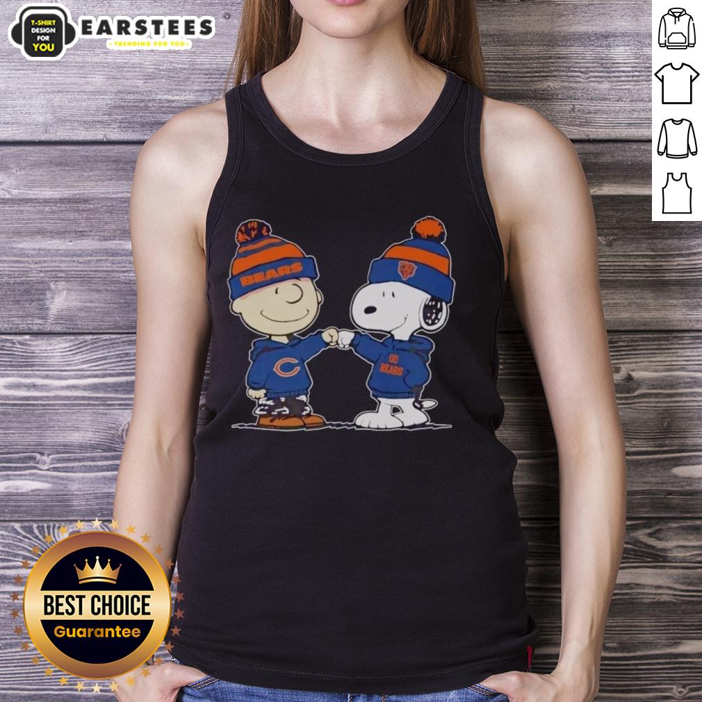 Cute Chicago Bears Snoopy And Charlie Brown Best Friends T-Shirt - Image 4