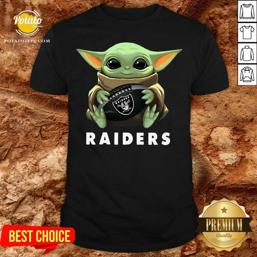 Awesome Baby Yoda Hug Oakland Raiders Shirt