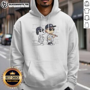 Alternative view of Top Snoopy And Charlie Brown Baseball Wearing New York Yankees Jersey Shirt