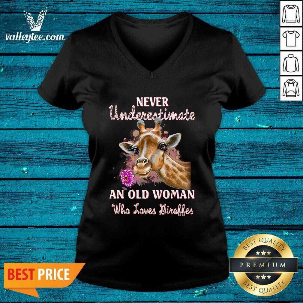 Cute Giraffes Never Underestimate Old Woman Who Loves Giraffes Shirt - Image 3