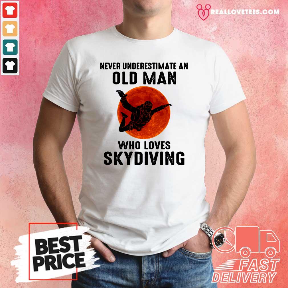 Pro Never Underestimate An Old Man Who Loves Skydiving Shirt