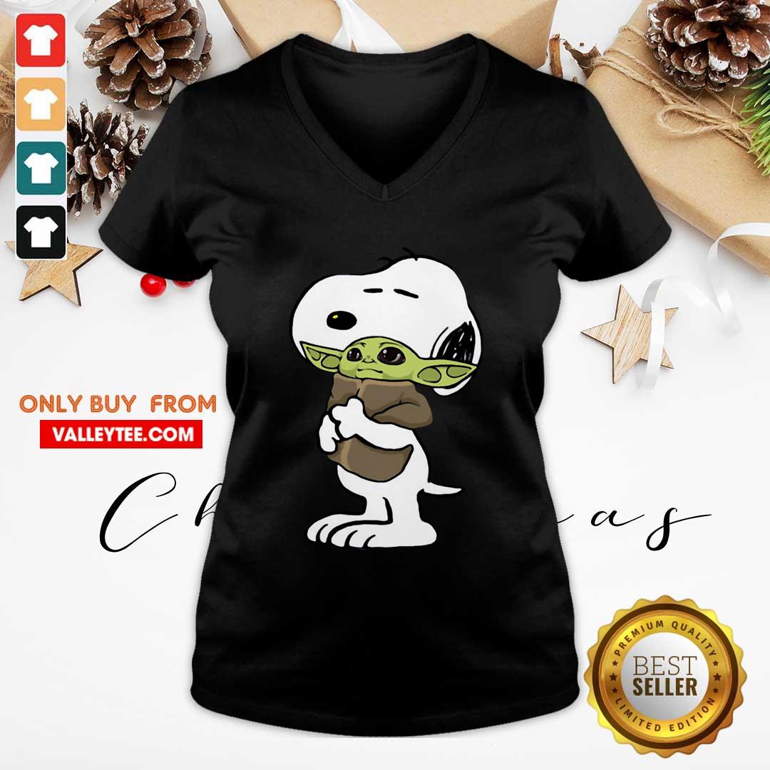 High Quality Snoopy Hug Baby Yoda Shirt - Image 4