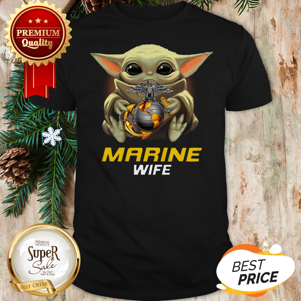 Star Wars Baby Yoda Hug United States Marine Wife Shirt