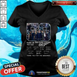 Alternative view of Pretty 59 Years Of No Time To Die 007 The Memories Signatures Shirt