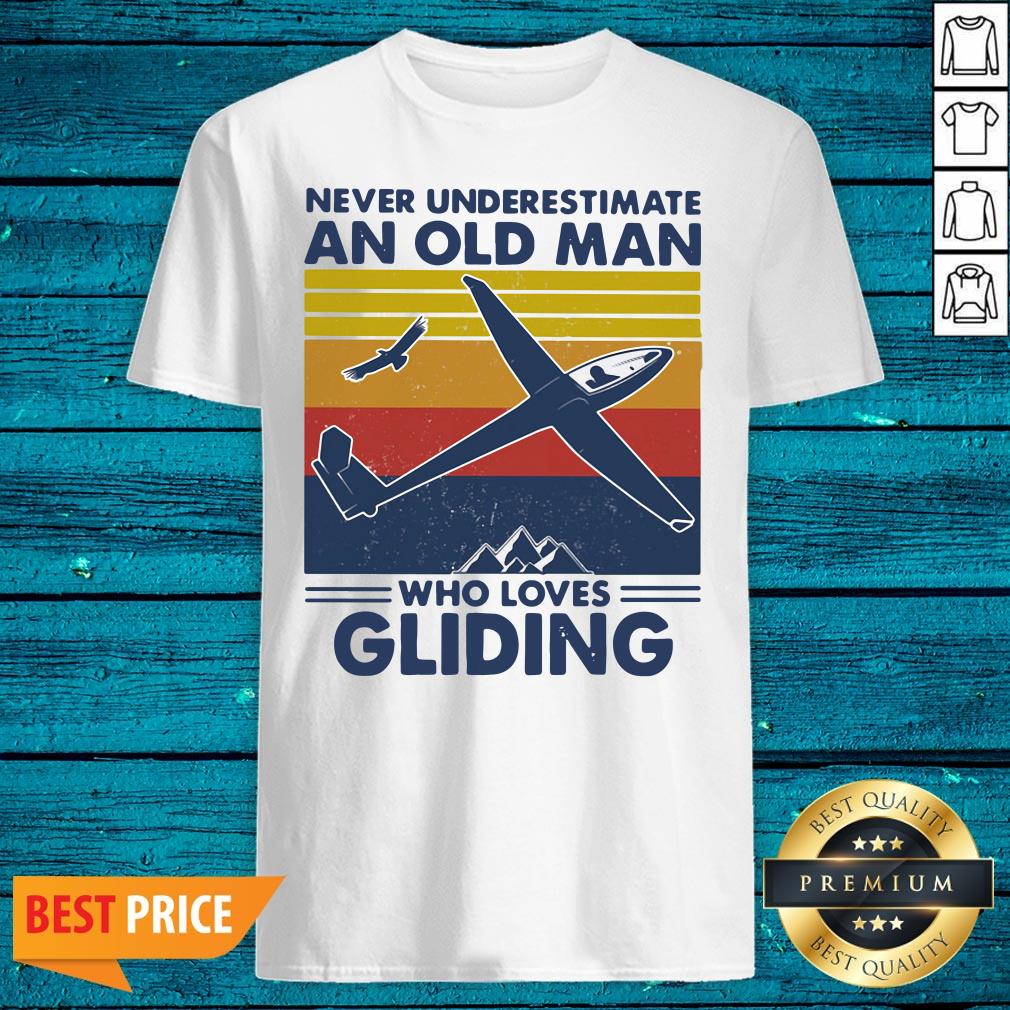 Hot Never Underestimate An Old Man Who Loves Gliding Vintage Shirt