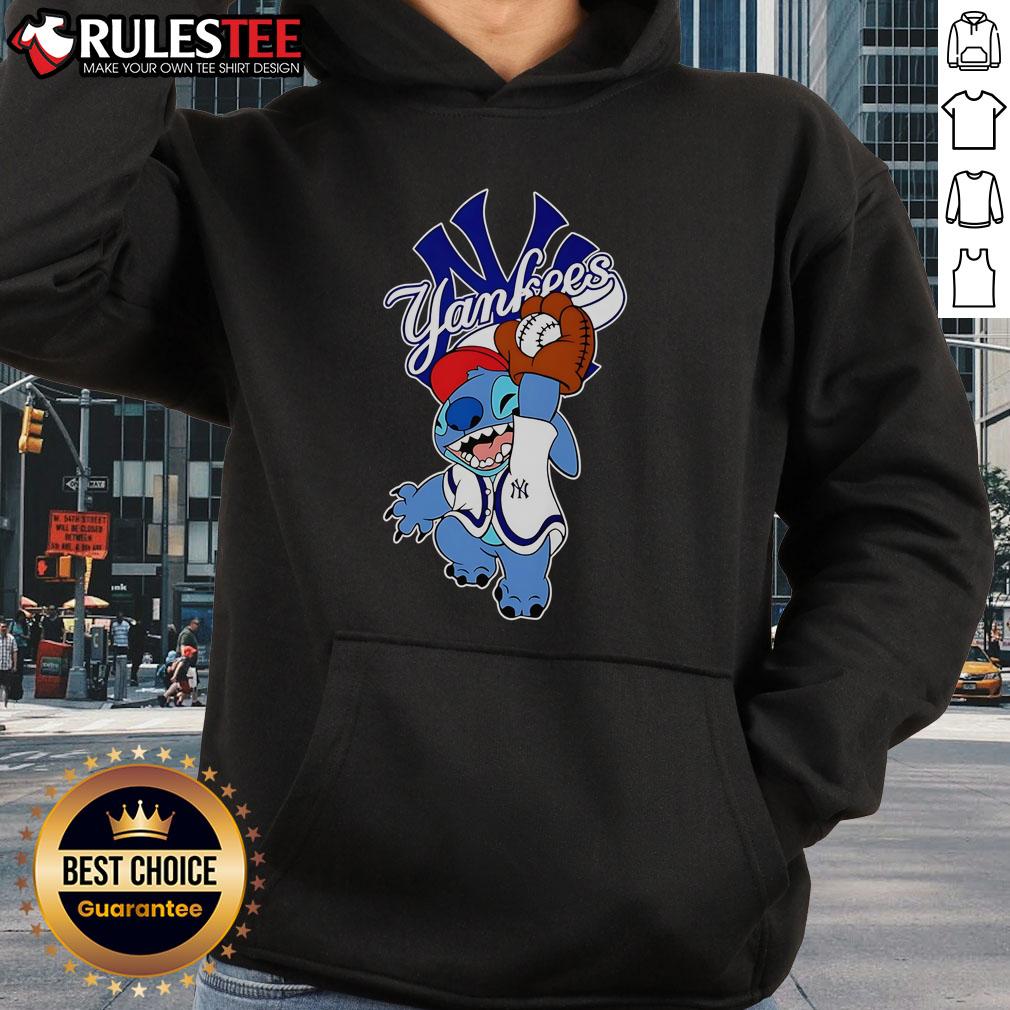 Cute Stitch Play Baseball New York Yankees T-Shirt - Image 2